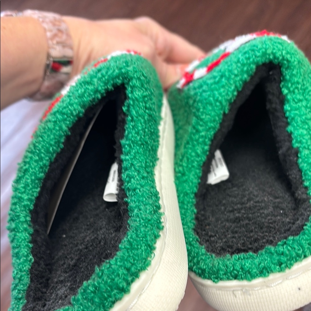 Green Peace Sign Slippers - Picture 3 of 4